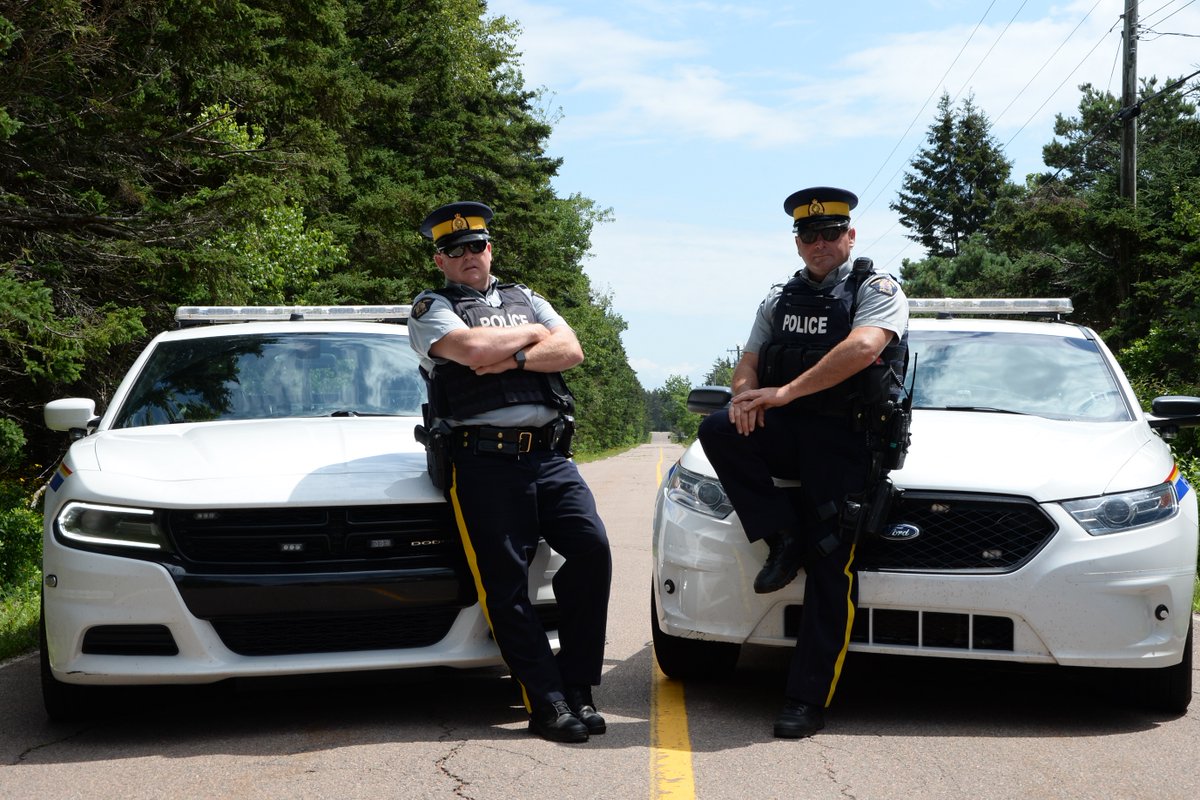 grcipetrafic's tweet photo. Ce compte migrera vers le compte @GRCIPE et nous vous invitons à suivre les gend. Parsons et Duggan pour vous tenir au courant de l’actualité routière de l’Île. Suivez-nous aussi sur Facebook à @rcmpgrcpei https://t.co/KzR6Xy9vOF