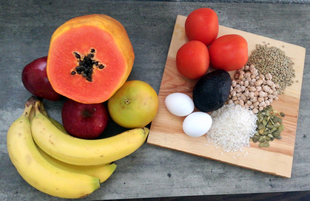 IssstesonGob's tweet photo. Las vitaminas y minerales de los alimentos tienen un papel importante en el sistema inmune, pues contribuyen en las defensas naturales del cuerpo, informó Edgar Noé Curiel Velázquez, nutriólogo de Medicina Preventiva de ISSSTESON: https://t.co/li2a3RwN7H
#SomosISSSTESON https://t.co/HNXN714v47