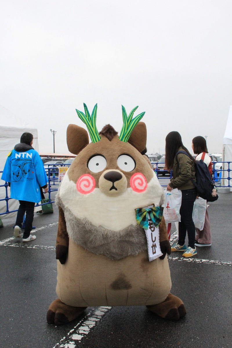 99sato_mon's tweet photo. @komoshika ホントあの動きをもう見れなくなると思うと（笑）淋しいけど、2代目の魂さんにたくさん引き継いで新たな世界に羽ばたいてください😭
お誕生日カードは送り続けるけどこれからも見れる環境なのかな？
うぅ、淋しい...けど、卒業おめでと���。 https://t.co/1653GQQbg2