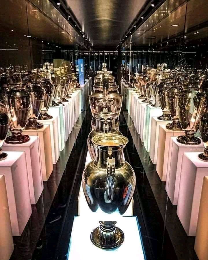 kai22780408's tweet photo. @khm_althani 😂😂😂☝Do you take  and one heroes and gave us mbappe #بيريز #ريال_مدريد #ElChiringuitoDeMega https://t.co/NhnEfjVl23