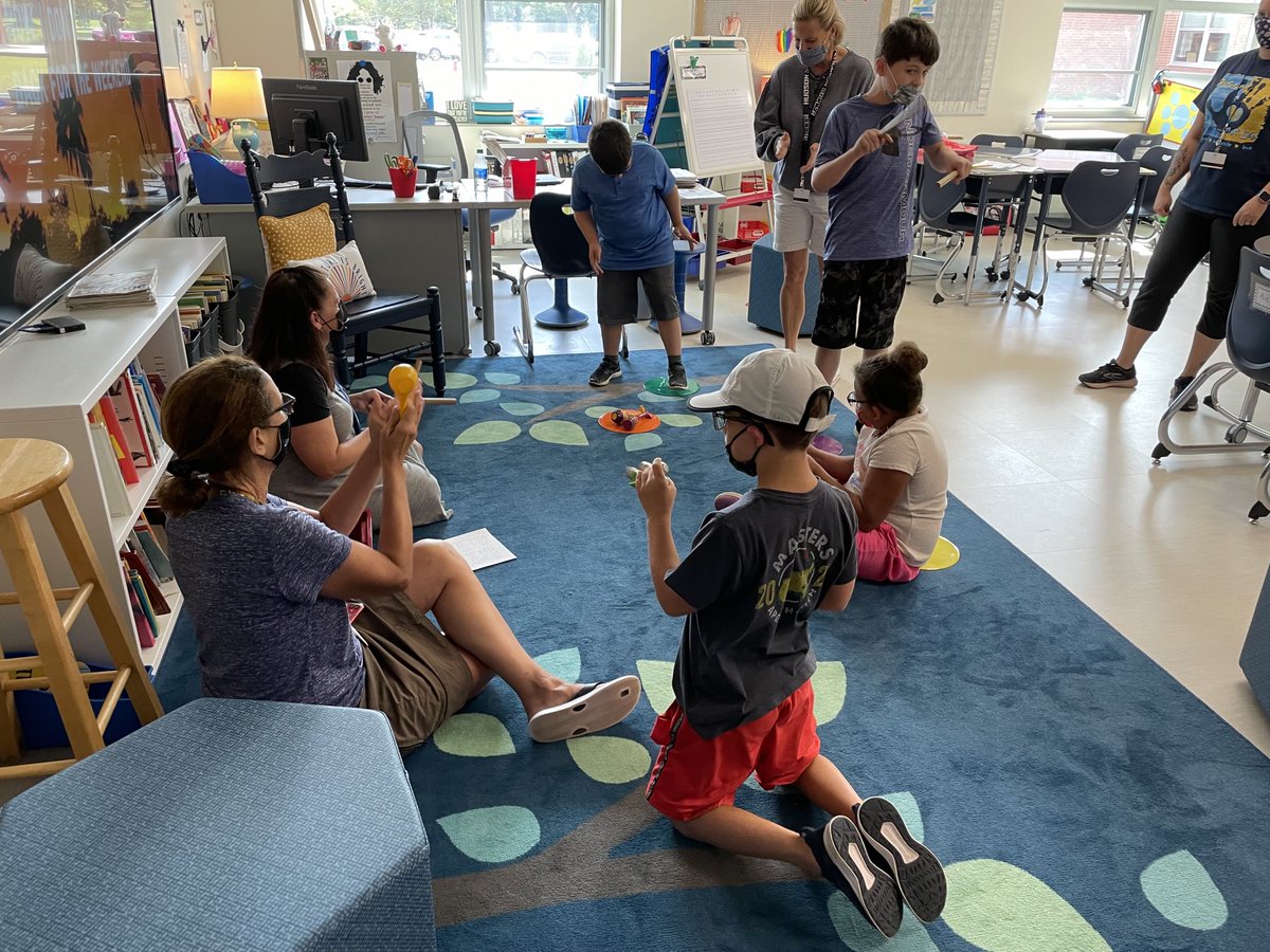 KEiskamp's tweet photo. Highlights from our fifth day of 4th grade! Snacks with friends and music with Ms. Becca and Mrs. Conway 🌈⁦@OTCConway⁩ ⁦@MsBeccaSLP⁩ https://t.co/PNGXsYCupb