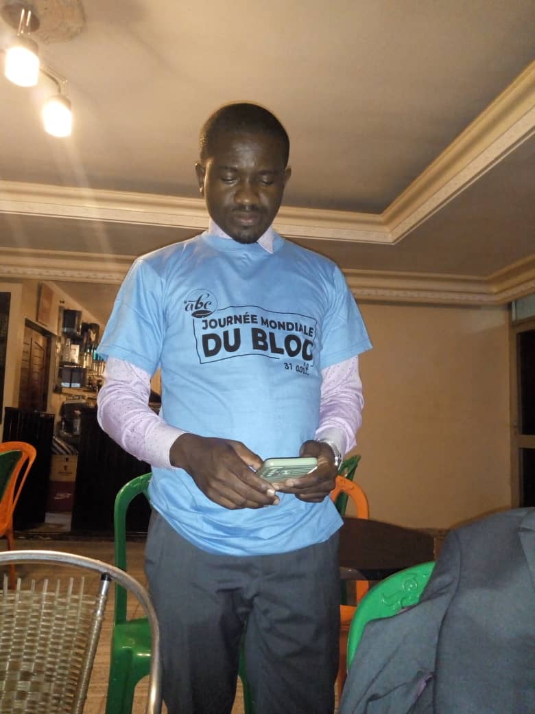 FrankpNamekong's tweet photo. Bloguer c'est partager avec les autres, sa manière d'être et de penser.
Comment réagis-tu à chaque fois que tu vois mes publications?
C'était cool de partager cette journée avec mes confrères Blogueurs. Le meilleur reste à venir!
#DrinkAndTalkABC #BlogDay2021 #BlogDay237 #blog https://t.co/6SGMmgPGCV