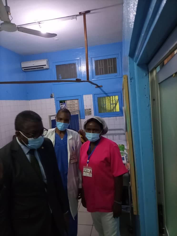 ValentinEpoupa's tweet photo. Fin des travaux ce soir de la revue des activités du budget à mi parcours du Conseil de Gestion de l'hôpital de District de Nylon.
Suivi d'une visite guidée des différents services, par le Directeur Dr Romuald Hentchoya https://t.co/aAv7ZpFqQL