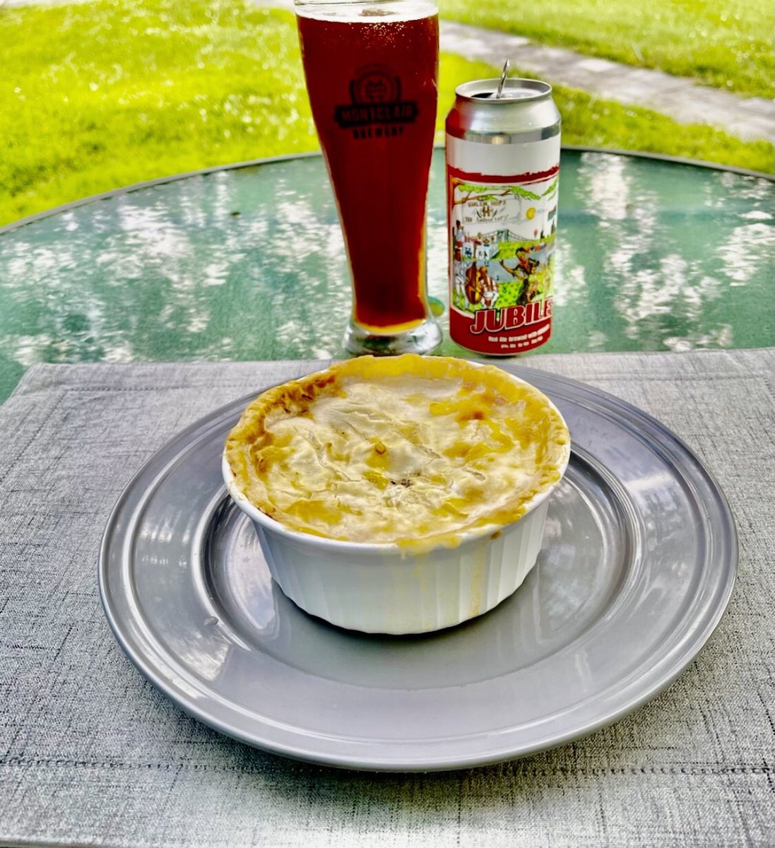 sonnylee2's tweet photo. Once you accept your flaws, no one can use them against you. Lunch from one of my peeps with a Craft Beer from Montclair Brewery in Montclair, NJ🍺🍺
#monclairbrewery
#njbeershare
#njbeers
#njbrews
#njcrafts https://t.co/Nr48pRxNVI