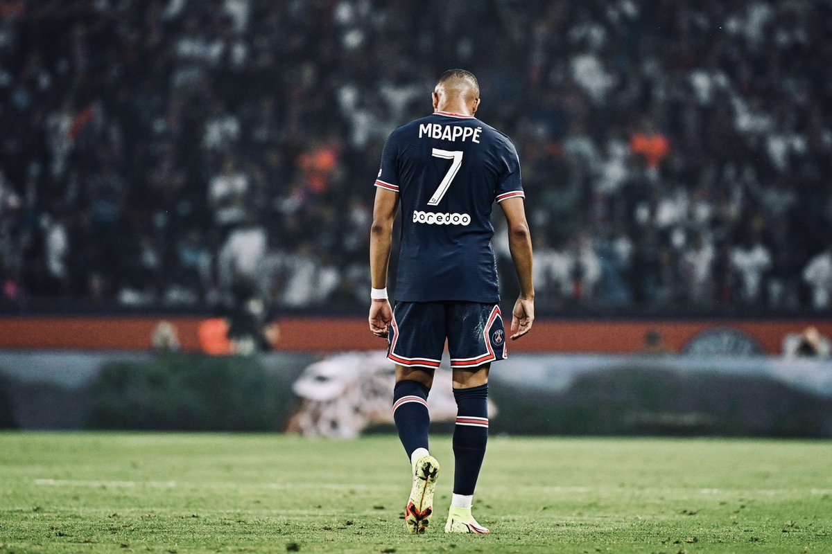 real_pasion's tweet photo. Has rechazado un sin fin de ofertas, más de 50M€ por año porque tu sueño es jugar en el Real Madrid. Gracias por tu esfuerzo, esperamos verte pronto con nuestra camiseta, @KMbappe. Te queremos 🤍🐢 https://t.co/QWHMGXVI6R