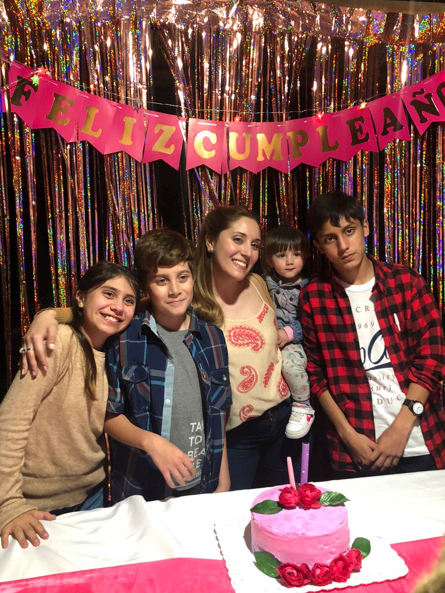 Agustin22938361's tweet photo. Cumpleaños feliz #los28 #FaltaJuanse #Mis5soles https://t.co/gGXzaUmS7L