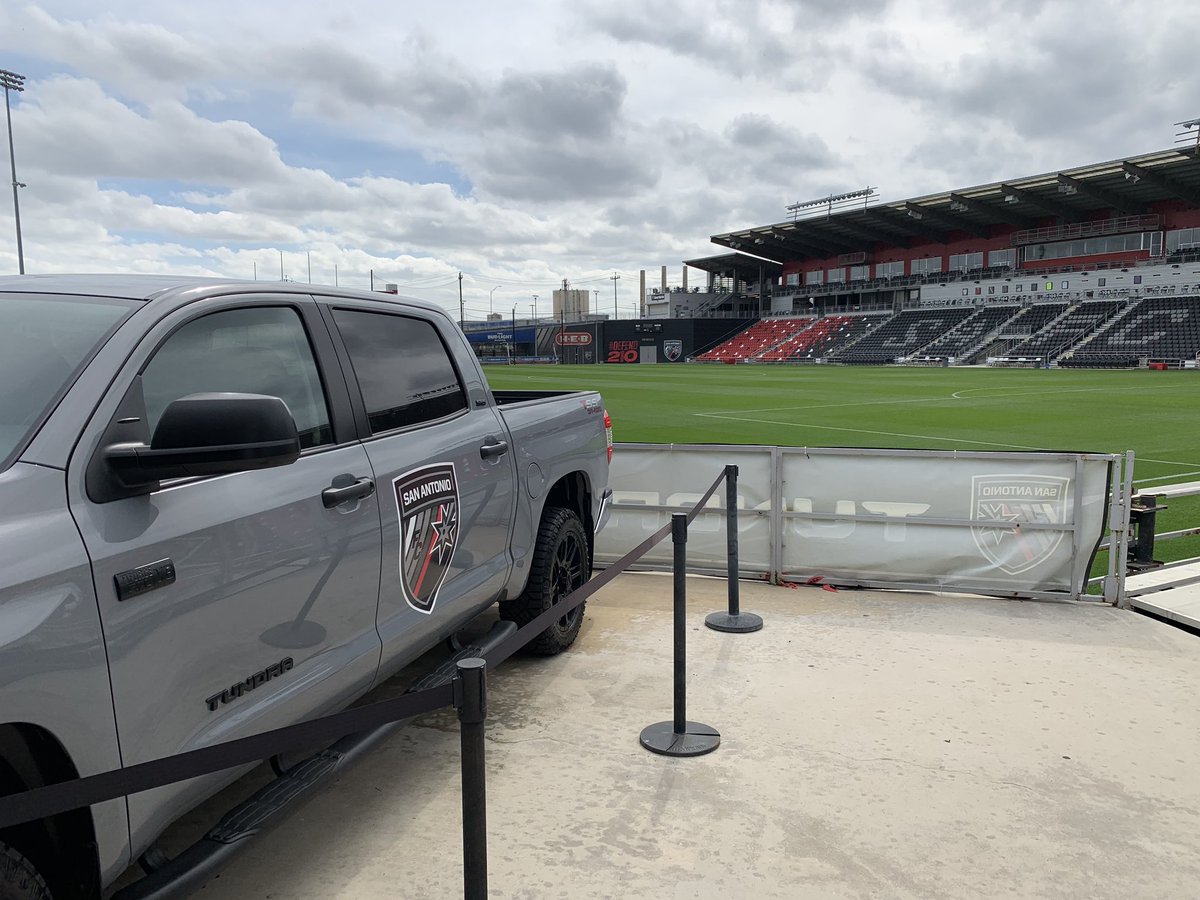 GIVEAWAY!! ❤️🖤

RT for a chance to win four tickets in the 
<a href="/Toyota/">Toyota USA</a> Tailgate area for tomorrow’s match and a $50 concessions voucher! 🎟👀

 #Defend210