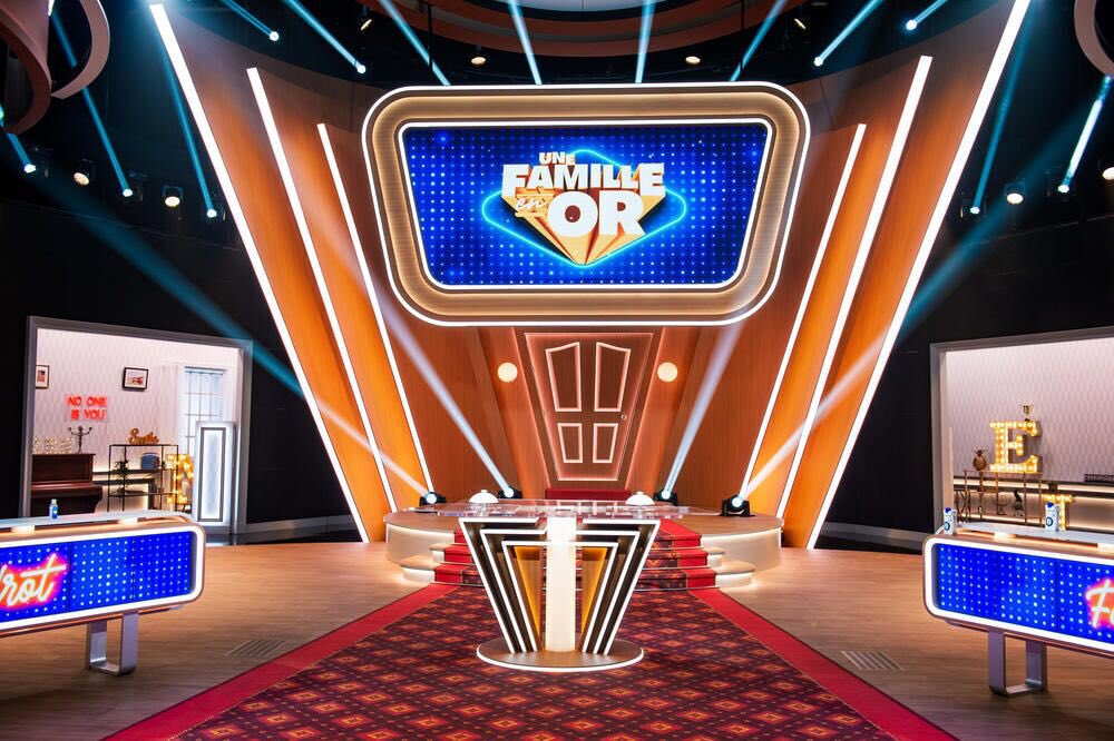 youngpeople_off's tweet image. Un retour prometteur. C’est drôle, léger et amusant (et on en a bien besoin). Camille Combal est à l’aise et fait le show. Un décor à l’américaine et bien pensé. Seul bémol : l’heure tardive de diffusion. Bravo @CamilleCombal et ses équipes ! 📺👏🏻
#UneFamilleEnOr #FEO #TF1