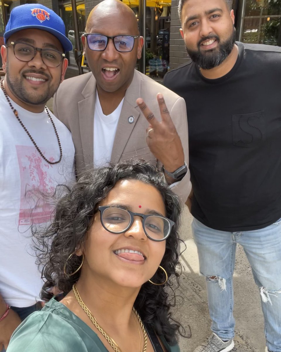 Hanging with some of my favorite Queens kids <a href="/DRichardsQNS/">Donovan Richards Jr.</a> at one of  my favorite Queens small businesses <a href="/Queens_Bully/">Queens Bully</a>