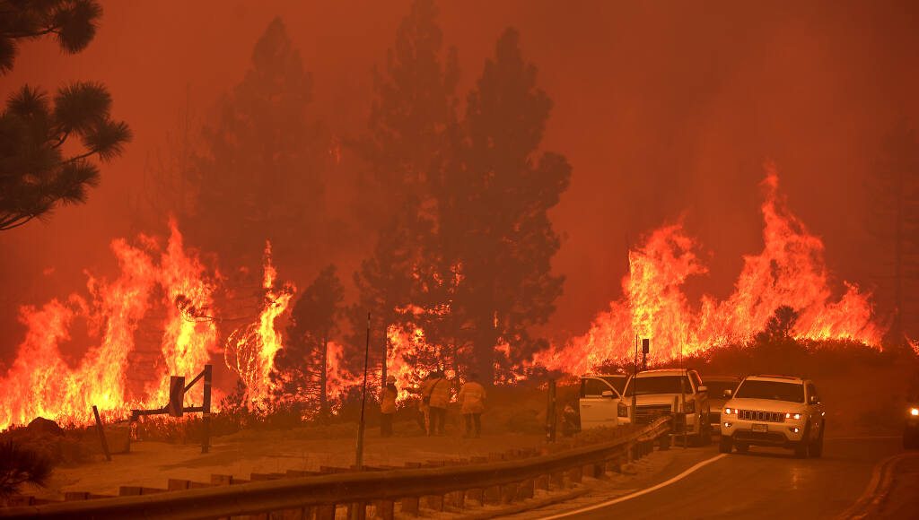BrettWilkison's tweet photo. NEW: "It’s surreal. We’re used to our fires that usually hang up in the mountains. This fire is everywhere."  

Dispatches Tuesday from @kentphotos, in the teeth of the #CaldorFire &amp; on the front of fight to save South Lake Tahoe.
https://t.co/5npmRcgFmn
w/ @loriacarter https://t.co/tZpMe3nf9z