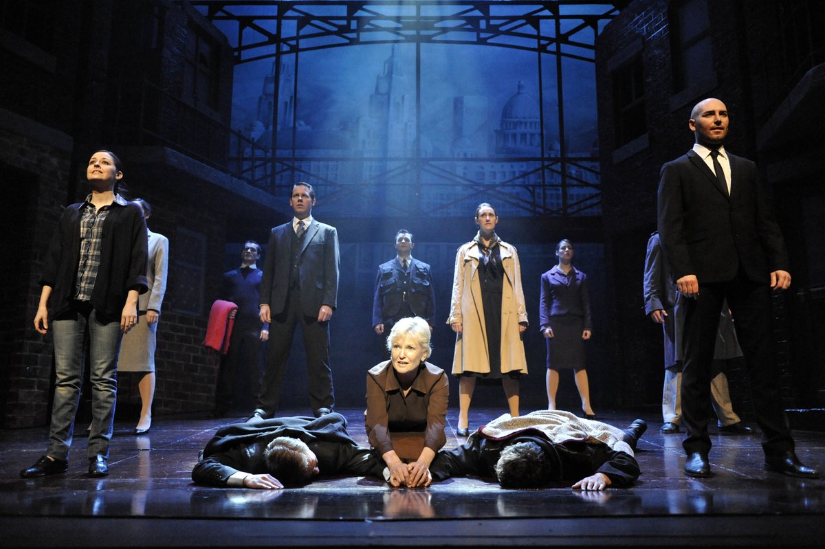 ExperienceOxBiz's tweet photo. Fantastic evening at Blood Brothers at @NewTheatreOx A performance full of foot stomping tunes, laugh out loud moments and real life heart felt story telling. An absolute must see this week showing to 4th Sept book now ➡️ https://t.co/87SVYFfzV1 #Oxford #BloodBrothers #NTOisBack https://t.co/KHAQr1pRoG