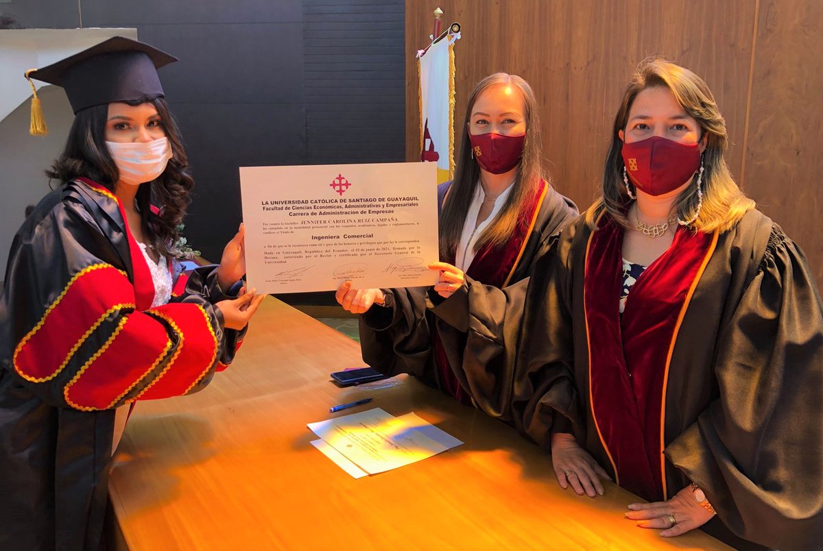 ucatolicagye's tweet photo. ๐๏ธFelicidades a la Srta. Jennifer Carolina Ruiz Campaรฑa mejor #GraduadaUCSG de la carrera de Ingenierรญa en Administraciรณn de Empresas. ๐ฉโ๐๐ https://t.co/xpUEbhmYmK