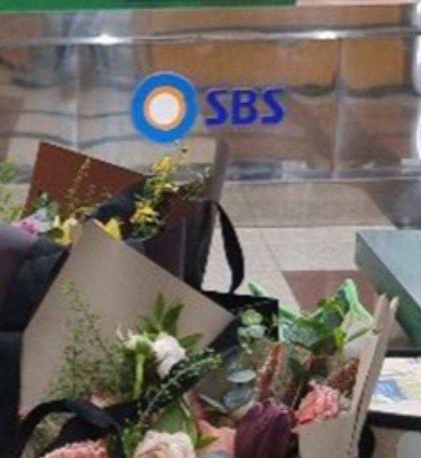 DanwonIntl's tweet photo. Proof of Delivery to Making Fairy, Sungcheol, and SBS Office (PDnims and Ryu Bori) 📦💌 https://t.co/t6NEbSuQ6g