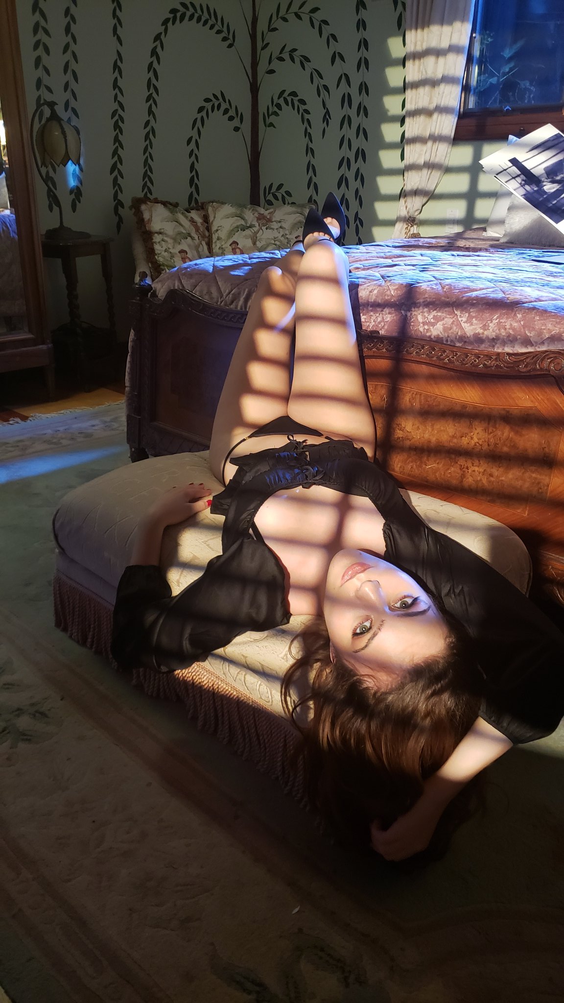 Sexy AF photo of @freyaparkerxo on the set of #Duplicity @wickedpictures @jamesavalon16 https://t.co/973cWOEh0K