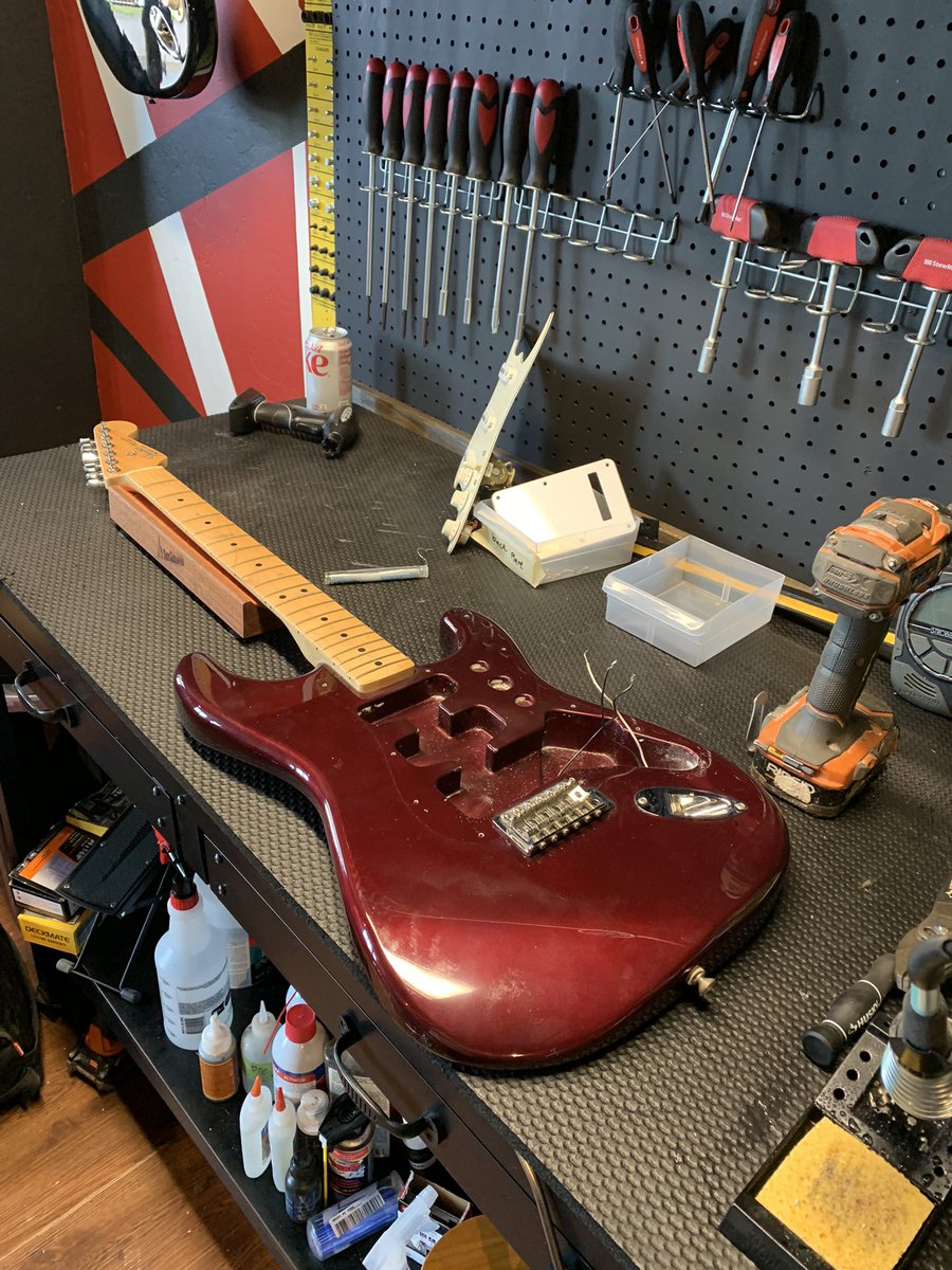 SDGuitarRepairs's tweet photo. pick up swappage ! 🔥 #guitarrepair #guitartech https://t.co/GvXsDBma1x