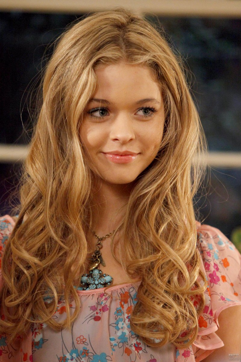 PLLTPBR's tweet photo. 1º de setembro, dia do desaparecimento de Alison Dilaurentis.

Hoje completam 11 anos. https://t.co/Sa56IROjx2