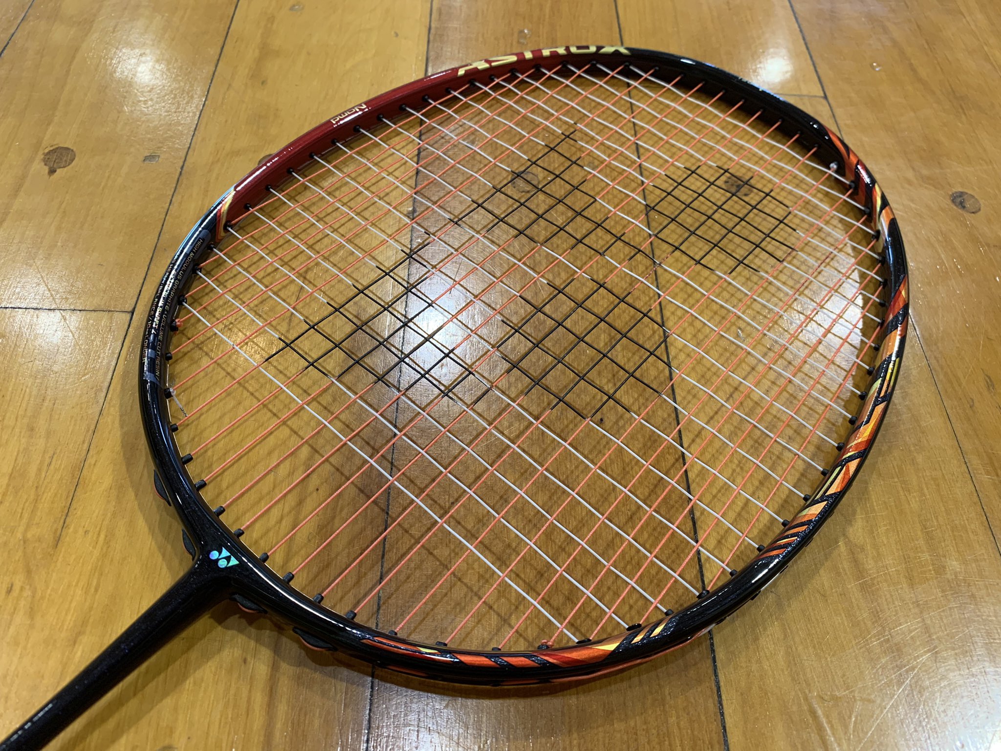 YONEX アストロクス88S PRO 4UG5 ガット張り込みバドミントン部