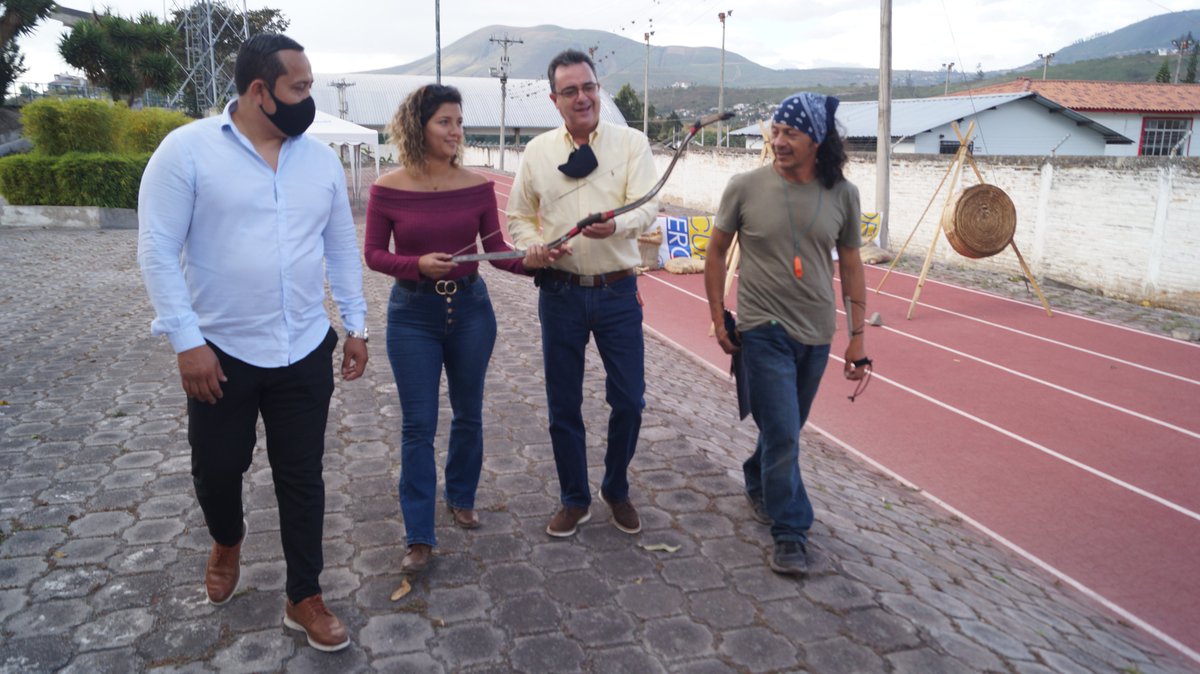 Fedeimbabura's tweet photo. .@DeporteEc @FEDENADOR_ @Nicole_EM Coordinadora Zonal 1 del Ministerio del Deporte,Nicole Estupiñán realiza recorrido por los escenarios deportivos de FDI y entrega mensaje del Ministerio del Deporte,  conjuntamente con el presidente @fgomezjurado. #TodoPorImbabura https://t.co/4HiGnbmqwq