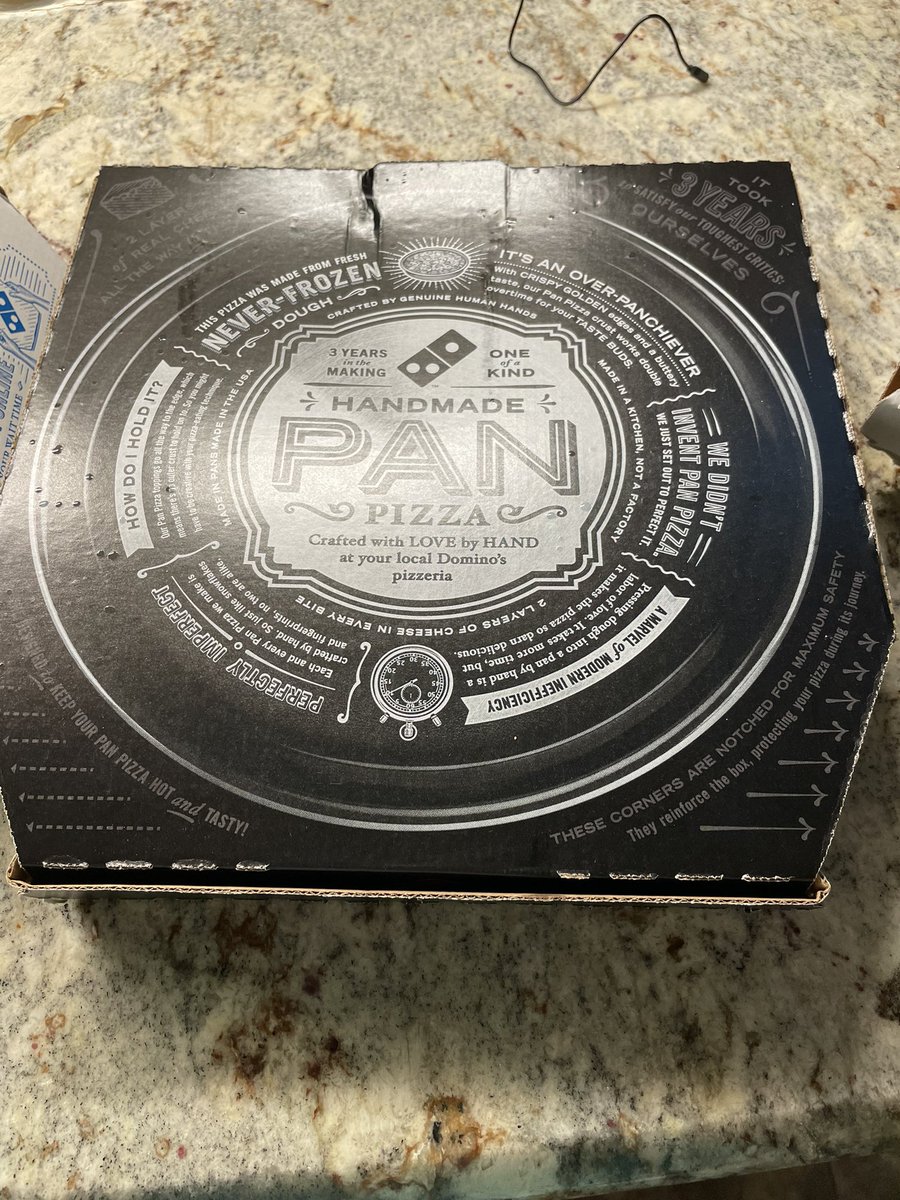 MandyTGray's tweet photo. We got a surprise free from @dominos thanks! #cheesepizza #surprisefree https://t.co/cpl6uBz2Li