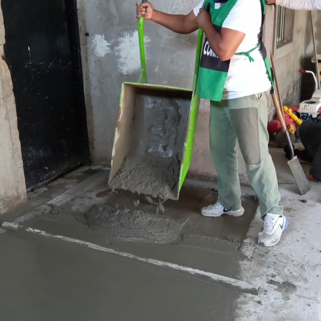 Una nueva jornada estando a la par del vecino en diferentes barrios de la capital brindándole un plató de comida, merienda y colaborando con mano de obra gratuita. Agradezco el apoyo del Diputado <a href="/cisneros_tuc/">Carlos Cisneros</a> y todos nuestros colaboradores.