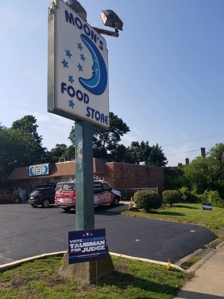 Thank you to Moon's Food Store at 14000 Detroit Ave for their support! #TaubmanForJudge #TaubmanForLakewood