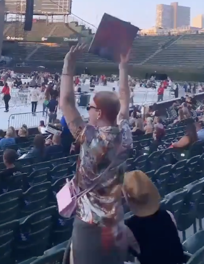 E-KIgnWWQAQOzSQ?format=png&name=900x900