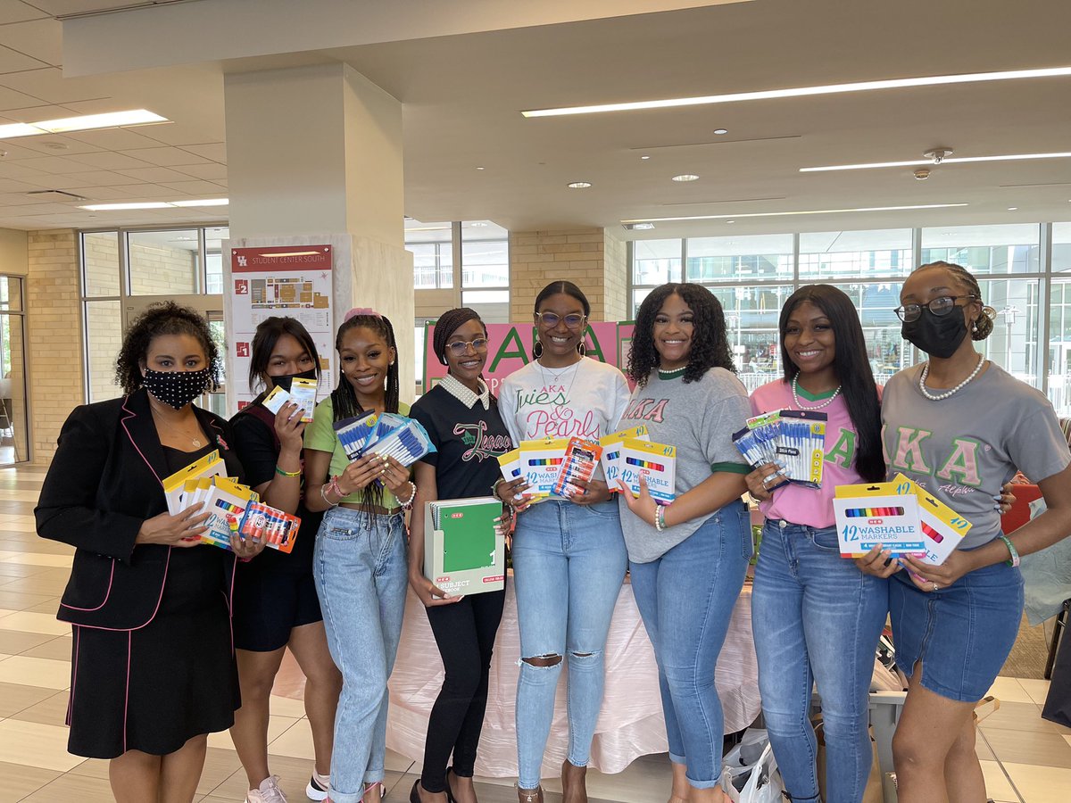 UHAKAs's tweet image. Thanks a MILLION to the smiling faces that came out and supported with the MANY donations today! Stay tuned for more updates and upcoming events!💗💚