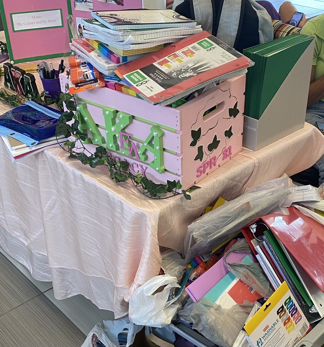 UHAKAs's tweet image. Thanks a MILLION to the smiling faces that came out and supported with the MANY donations today! Stay tuned for more updates and upcoming events!💗💚