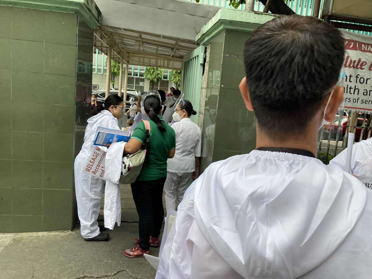 ANCALERTS's tweet photo. LOOK: Medical workers now assembling for National Day of Protest in front of the Jose Reyes Memorial Medical Center | via @JervisManahan 

https://t.co/EbfRLEcjyO