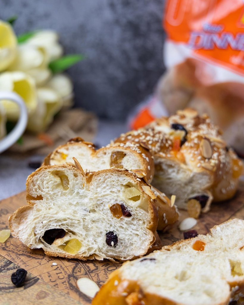 ByDeliciouss's tweet photo. When i make this Fruit 🥖 I always think of Christmas 🎄 but its only summer 😄. Today i make this special braid, its filled with delicious dry fruits inside and its made from frozen dough from @rhodesbread 💕😋 #rhodesbread #bread #dinnerrolls #braid #fruit #frozen #dough https://t.co/6wsD5nruVN