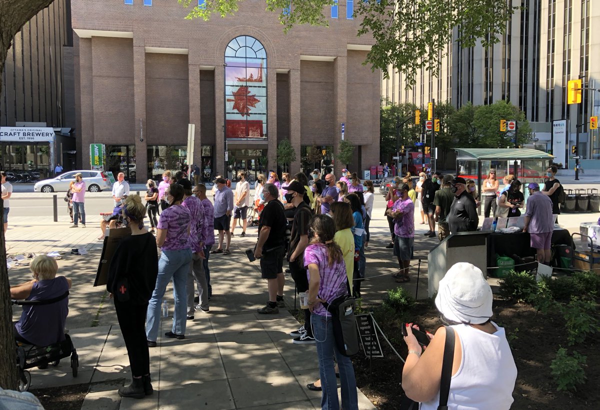OttawaParamedic's tweet image. Many tks to @SandyHillCHC for the invite and our sincere regards to all community members present for sharing such touching testimonies.
~
Merci au CSC Sandy Hill pour l'invitation et nos salutations à tous les membres de la communauté pour avoir partagé des témoignages touchants