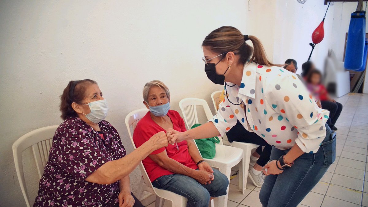 Gabyvazquezch's tweet photo. 👉🏻 Mi mayor motivación es mi gente, trabajar por Durango mi mayor orgullo.💙🙋♀️
#GenerandoVamos por más oportunidades para todas y todos. 🤜🏻🤛🏻 https://t.co/zcWjaIrtfR