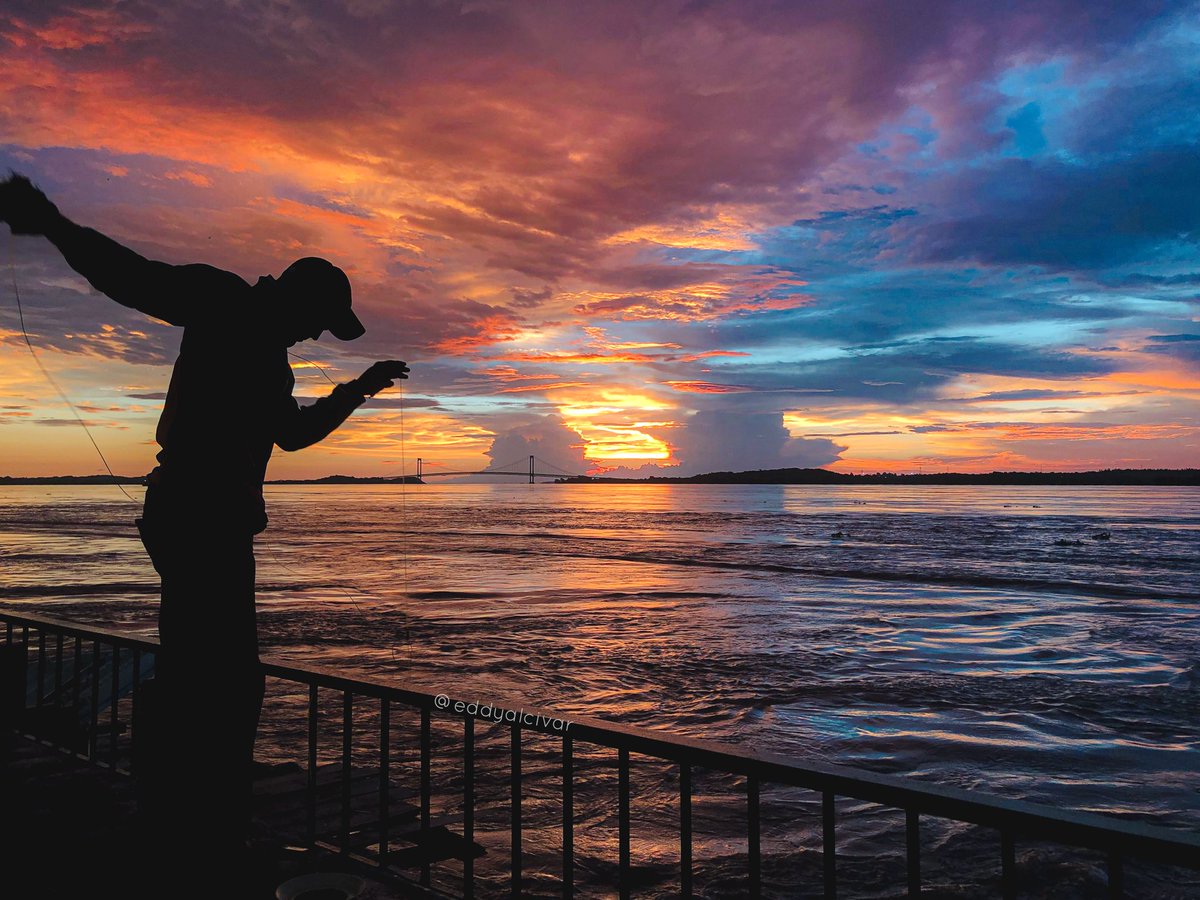 EddyAlcivar's tweet photo. Se nos fue Agosto, med de pesca y tradición en nuestra Ciudad Bolívar. Aquí su último atardecer.

¡Espectacular! https://t.co/ffhgbacWJt