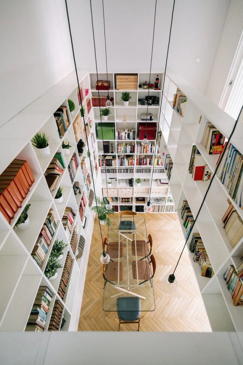 dezeen's tweet image. Browse 10 home libraries that showcase their owners' book collections: at.dezeen.com/3gKS2Jc