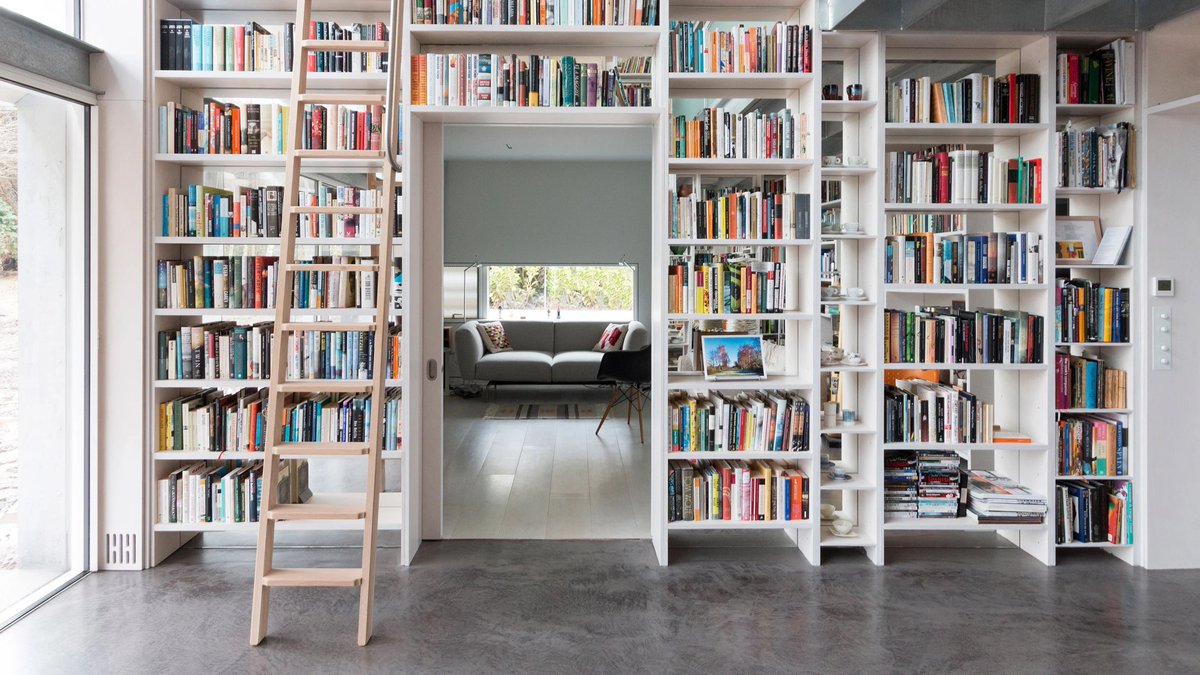 dezeen's tweet image. Browse 10 home libraries that showcase their owners' book collections: at.dezeen.com/3gKS2Jc