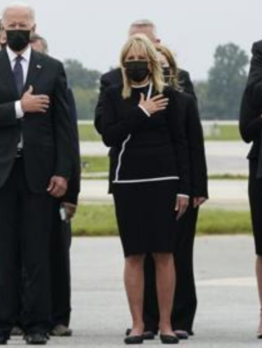 tracy19691969's tweet photo. Melania Trump was a first class 1st lady. "dr" jill actually wore flats to the memorial for the 13 heroes killed in Afghanistan. The lame stream media was all over Melania for every outfit choice. FLATS are not acceptable. #missingmelania https://t.co/yMMhH8GAjw