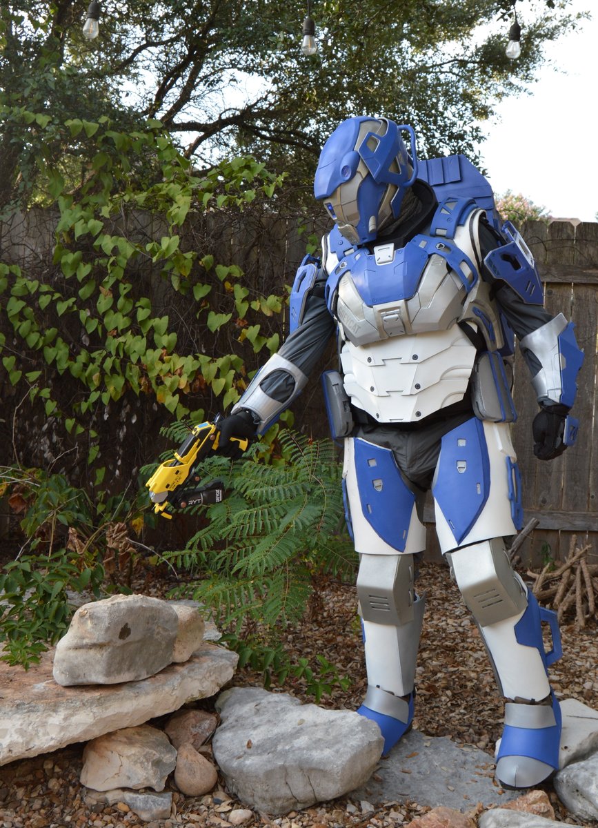 kinshadow's tweet photo. For the 2021 #StarCitizen Cosplay Contest, I made a version of the Greycat Aril armor for mining alien worlds.

More Pics here: https://t.co/6nKkyeI5Ff https://t.co/VTBzYsF0kf