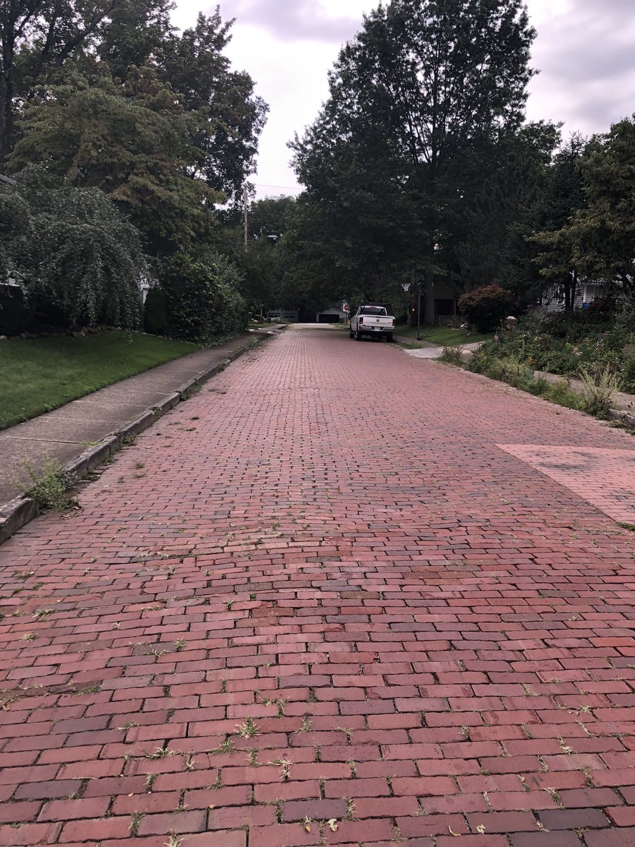 arthurschmidtiv's tweet photo. Thank you to Mark from @GSAkron and @JasonSzegedi for the #WePlanCLE walking tour of the Wallhaven neighborhood and business district. Great conversation, sights, and discussion. Be sure to check it out! https://t.co/WhzVpQncYT