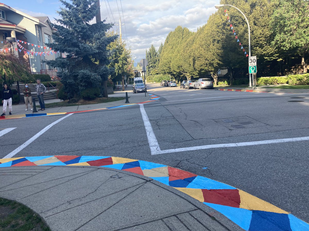 tltrieu's tweet image. And just like that, our street is looking a little livelier and hopefully a little safer for the @EgmSgriffin community. Thank you @thehappycity @New_Westminster for helping make this happen! #studentinitiative #studentdesigned #studentpainted #griffinpride