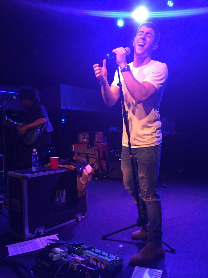 NickJJournal's tweet photo. #NJATA5thAnniversary
That night at the Fine Line, Nick had an out-of-this-world setlist, and he and the Administration gave a performance to match!
#NJATA  #NickJonas https://t.co/BMH0THsyou