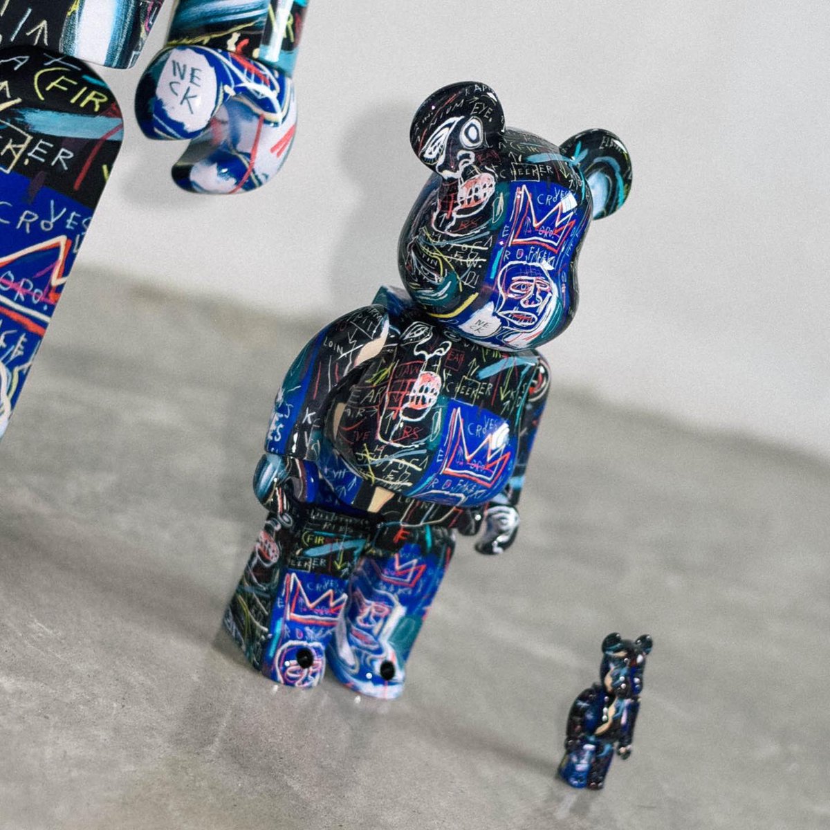 SoleWhat's tweet photo. The seventh Jean-Michel Basquiat BE@RBRICK arrives in some of his most popular work, featuring its signature crown design.

This 100% &amp; 400% set comes with two pieces.

BE@RBRICK Jean-Michel Basquiat 7 100% &amp; 400%.

Retailing at RM1,300.00. Exclusively available online. https://t.co/RKPogxll2x