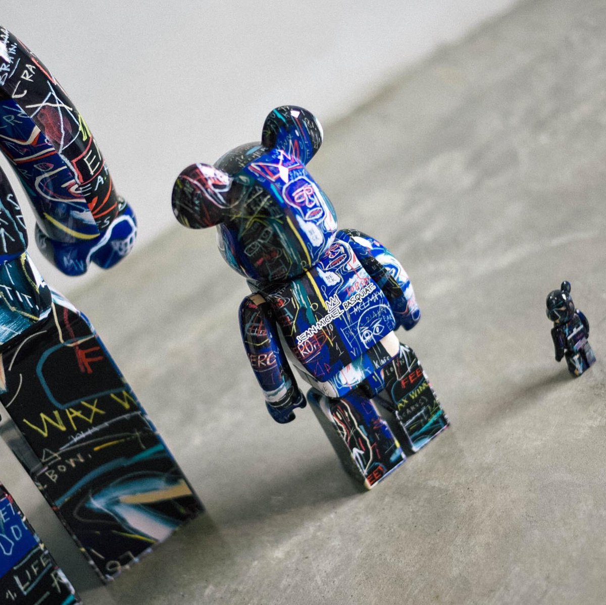 SoleWhat's tweet photo. The seventh Jean-Michel Basquiat BE@RBRICK arrives in some of his most popular work, featuring its signature crown design.

This 100% &amp; 400% set comes with two pieces.

BE@RBRICK Jean-Michel Basquiat 7 100% &amp; 400%.

Retailing at RM1,300.00. Exclusively available online. https://t.co/RKPogxll2x