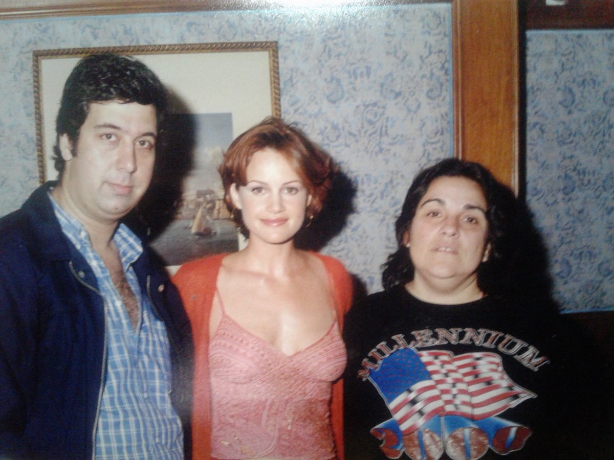 El 29 de agosto,cumplió 50años Carla Gugino. Actriz,entre sus éxitos están:Ojos de serpiente,las 3 de Spy Kids,Night at the Museum,Mr.Popper's Penguins oSan Andreas
Estuvo enVzla,para estrenar"Judas Kiss"de Sebastián Gutiérrez(1998)
En la foto Carla con <a href="/delgadoanat/">ANA TERESA DELGADO</a> y <a href="/cinefilo50/">¡¡CINEFILO AL 100%!!</a>