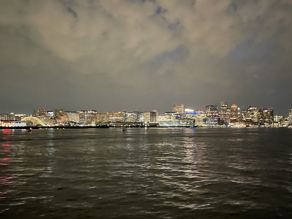 boston_daily1's tweet photo. Shots from the sea 

#Boston #BostonDaily #BostonHarbor #visitboston #iheartboston https://t.co/evd5odXMax