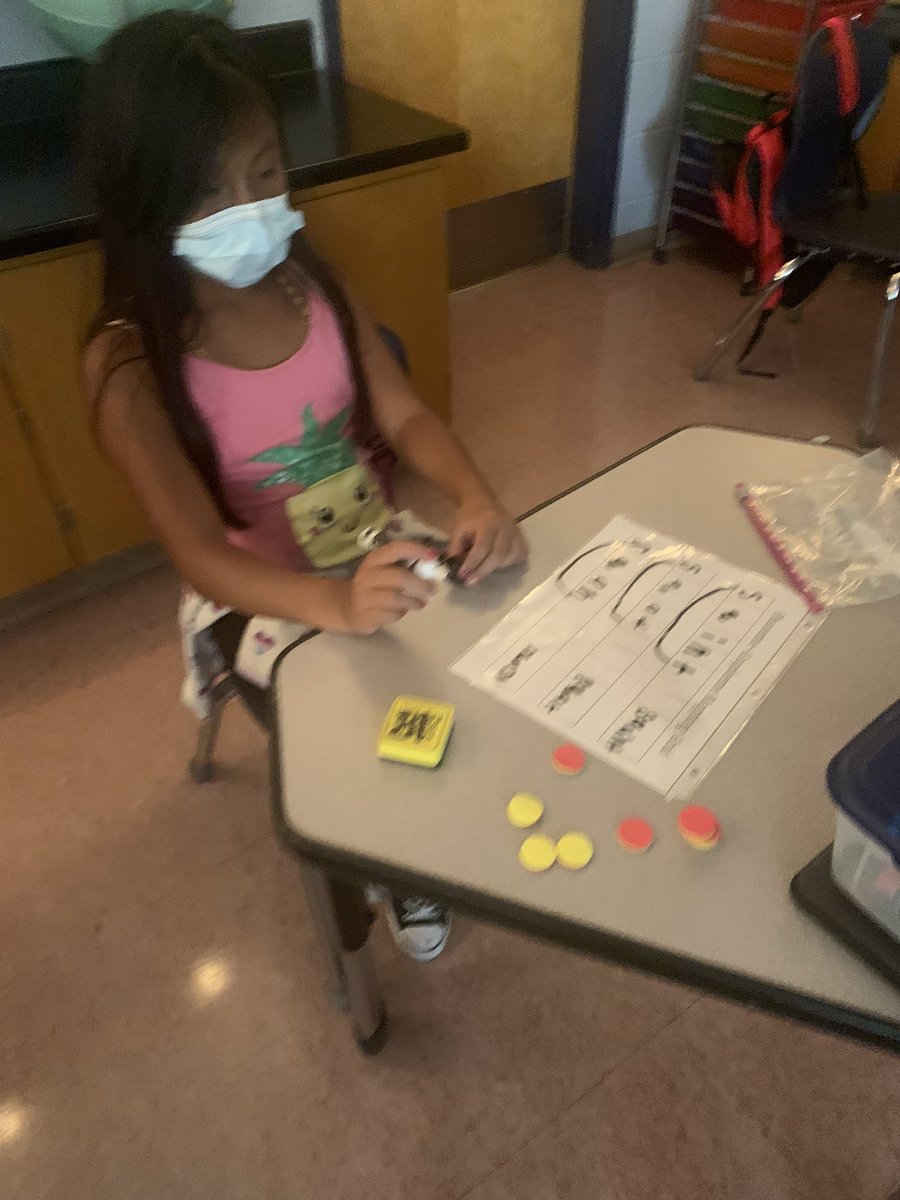 Super impressed with our first round of phoneme grapheme mapping! The kids did great and had fun. #isdschools #3tepride #isd4thgrade