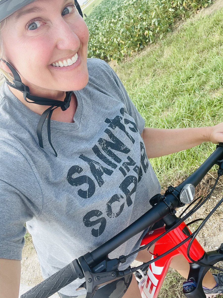 RUBraveEnough's tweet photo. So, I did a thing. 

Every vacay, I rent a bike. I LOVE to ride. I realized bc it’s I feel like a kid again: carefree, pure joy. But, I haven’t owned a bike since college🤷🏼‍♀️

Until now😃 I don’t have🏔but I have gravel roads+fields😂 

Why not? Ride 1=SO FUN!
#reallifewellness https://t.co/RMsLyX9haD
