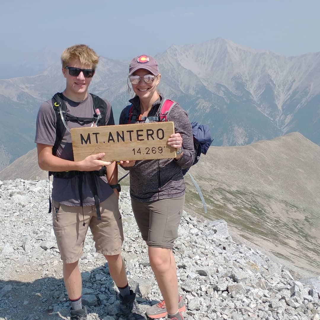 MadelineVDH's tweet photo. Summited 3 14ers this month bringing my total to 7 since I started last September. 
Huron Peak
Creston Peak
Mt. Antero https://t.co/dUiPSDiQfy