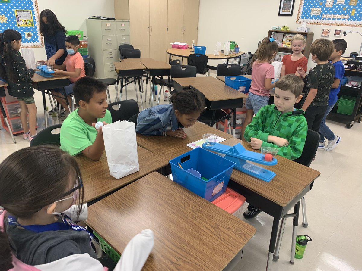 DesireeOlmos2's tweet photo. Exploring mass of various objects. They decided how to test their predictions https://t.co/WNHC2phN0w