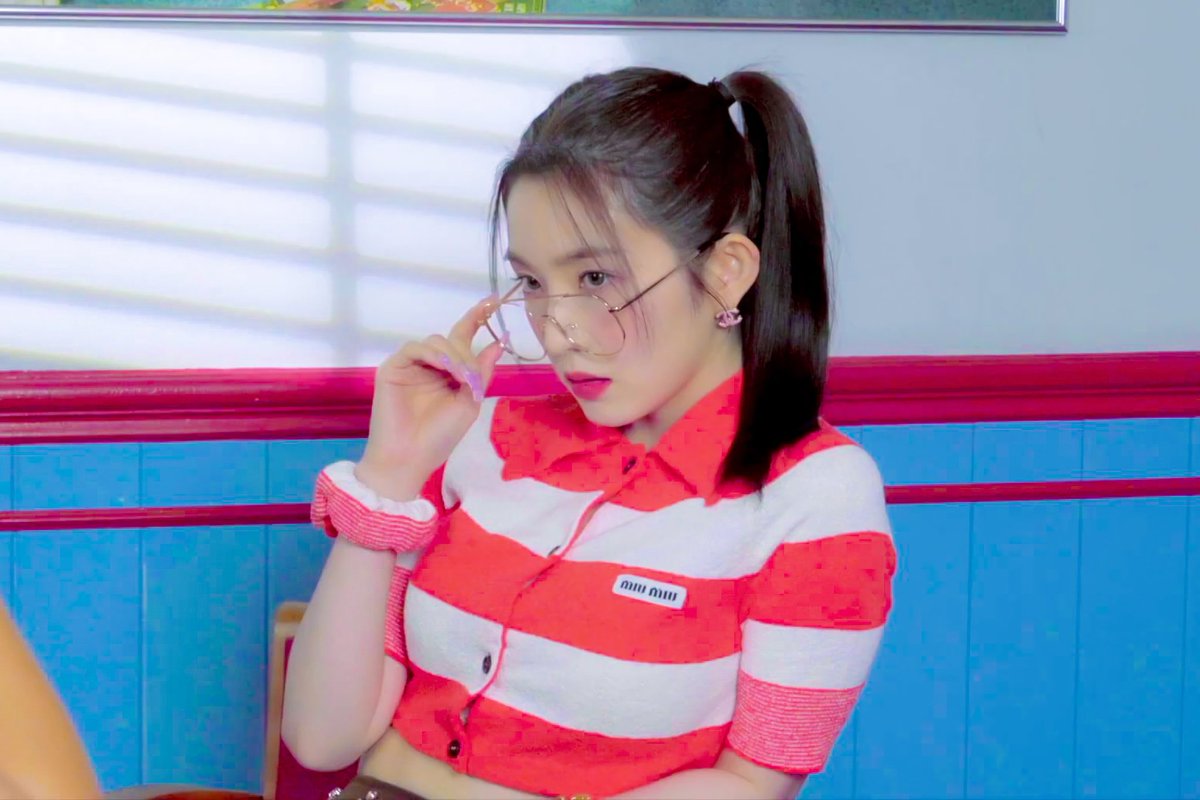 210831 
걸어다니는 화보집😭 #아이린 #IRENE