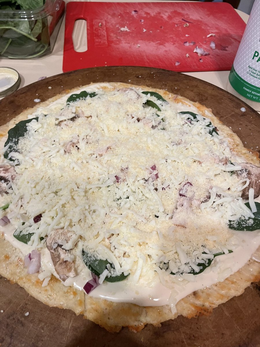 jbutler66's tweet photo. I’m getting good at making keto chicken crust pizza! 😃🍕 This one is garlic chicken crust Spinach Alfredo Pizza. It was my family‘s favorite! #ketomeals #ketopizza #chickencrustpizza https://t.co/AFWRgkRH3P